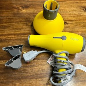 Dry bar hairdryer and accessories